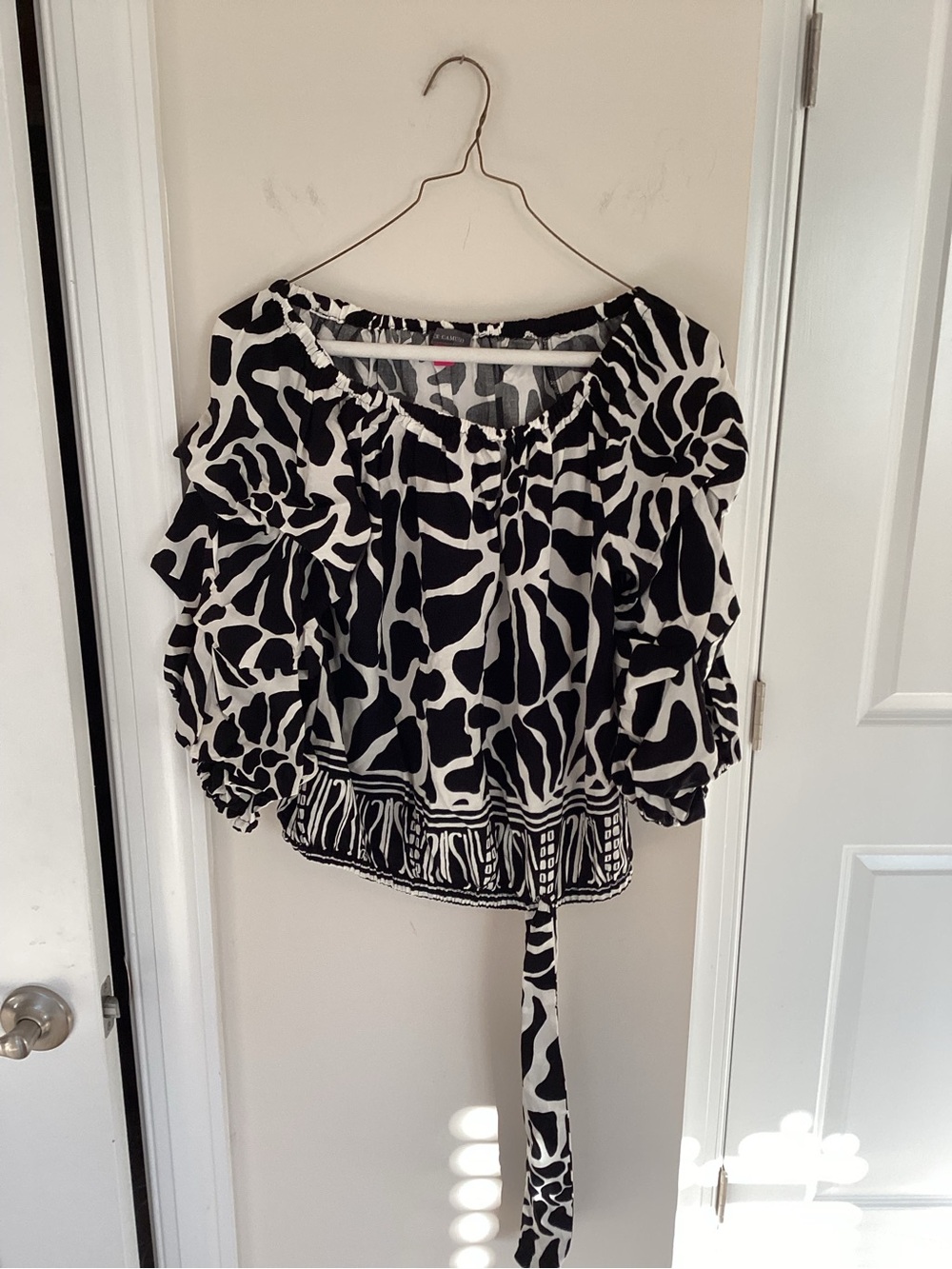 Vince Camuto Black & White Printed Off-Shoulder Peasant Blouse, petite small